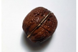 Nut, small sewing kit, 19th century