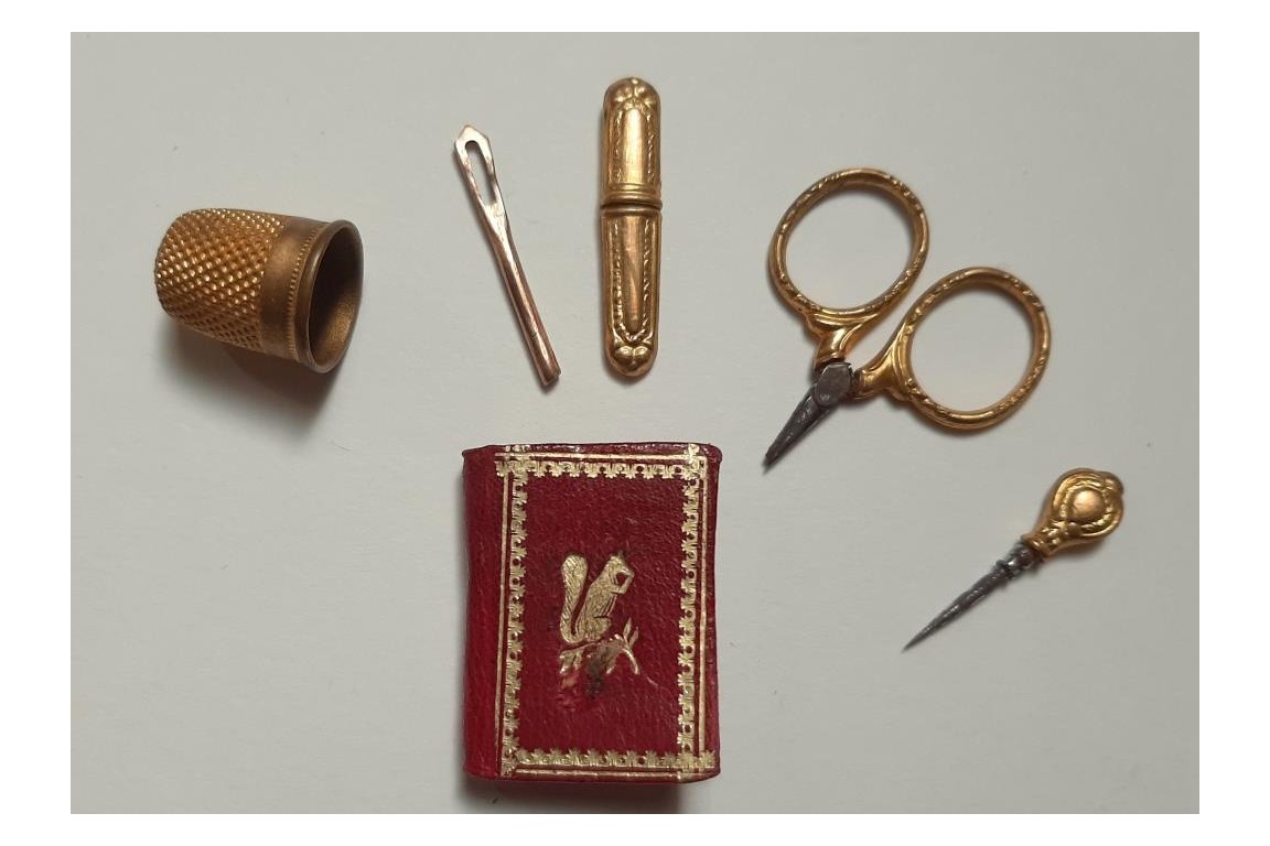 Nut, small sewing kit, 19th century