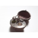Noix à couture et parfum miniature, XIXème siècle