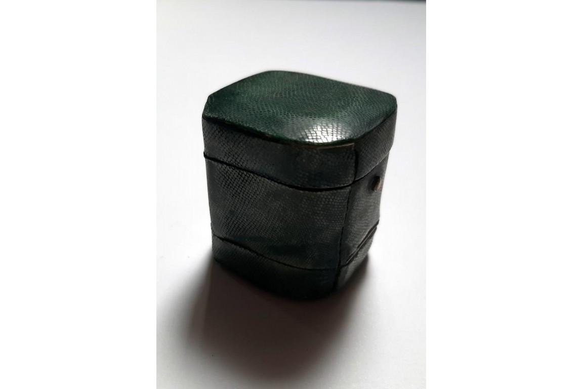 Minuscule perfum kit and patch box, early 19th century