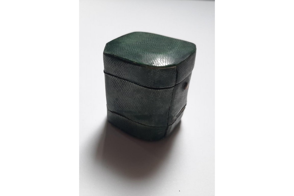 Minuscule perfum kit and patch box, early 19th century