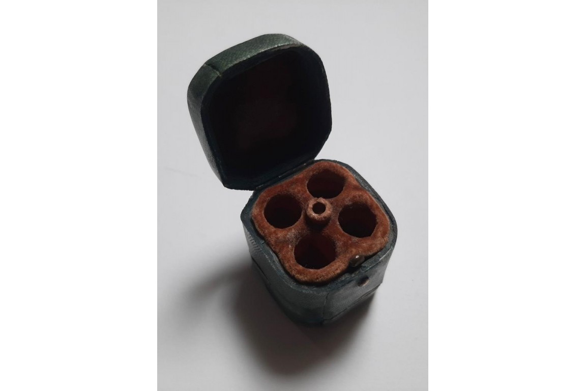 Minuscule perfum kit and patch box, early 19th century