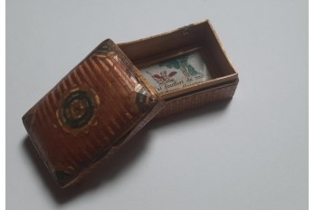 Torments of love, small late 18th century box