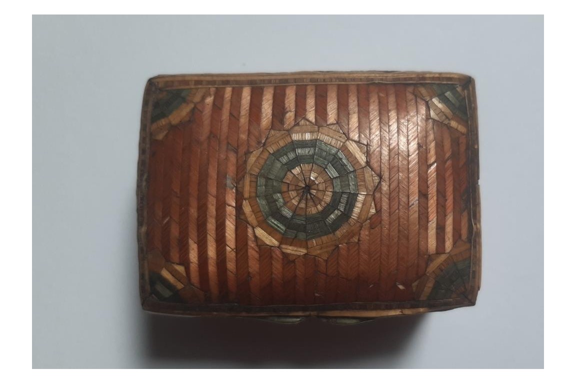 Torments of love, small late 18th century box