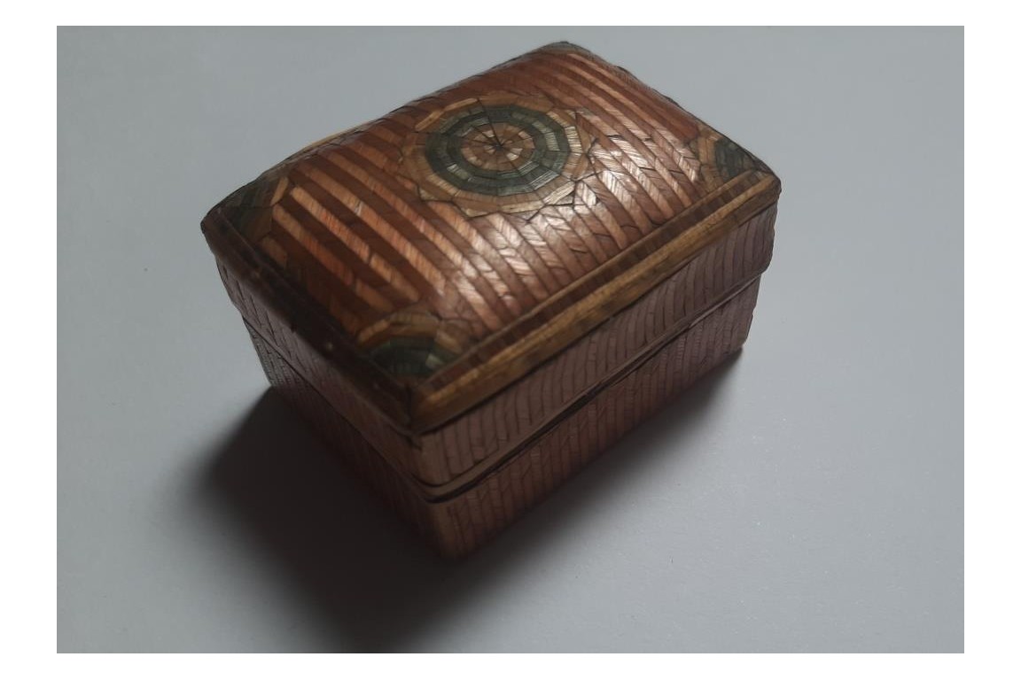 Torments of love, small late 18th century box