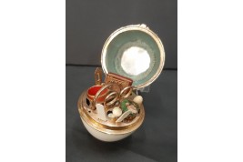 Egg, miniature kit, early 19th century