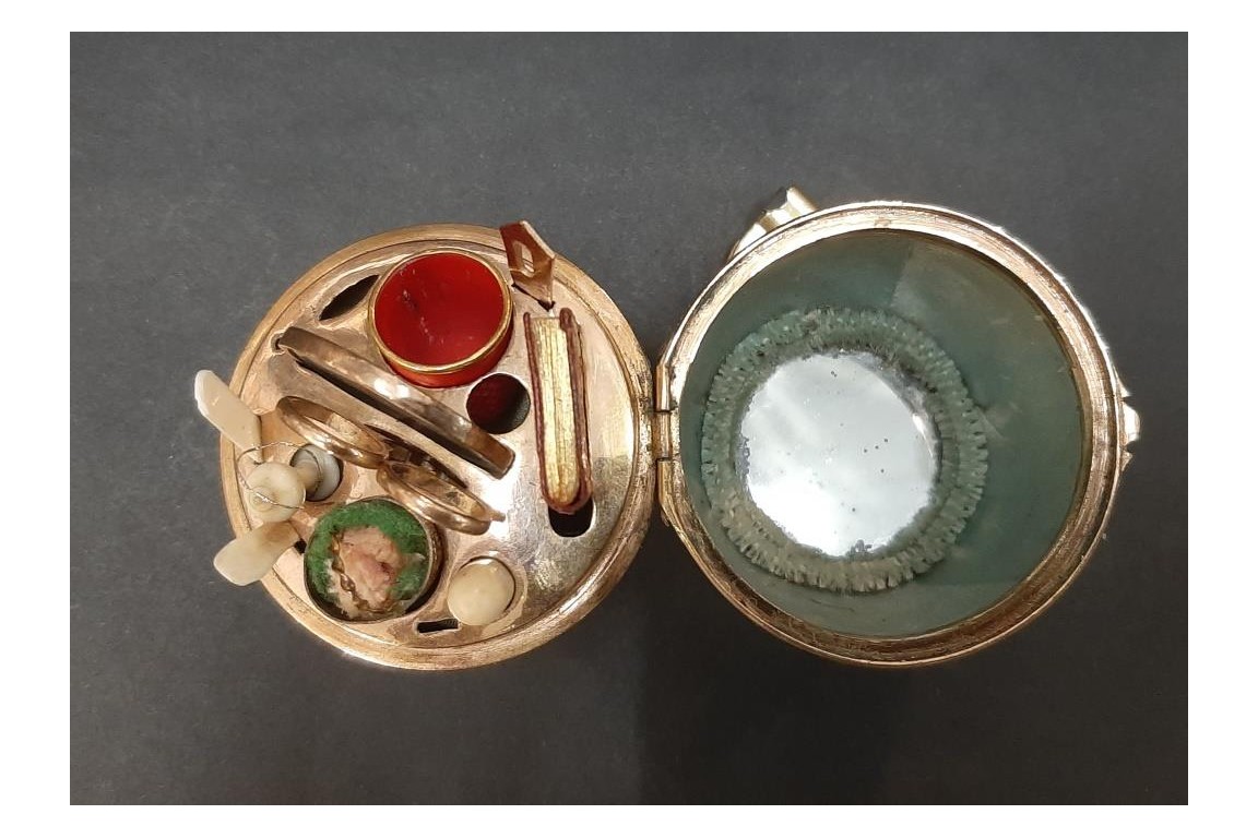 Oeuf, nécessaire miniature, début XIXème