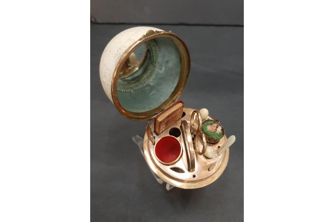 Oeuf, nécessaire miniature, début XIXème