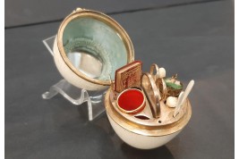 Egg, miniature kit, early 19th century