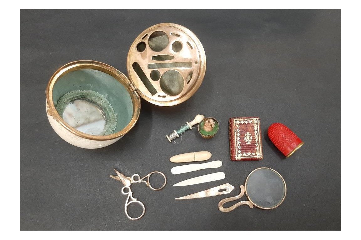 Oeuf, nécessaire miniature, début XIXème