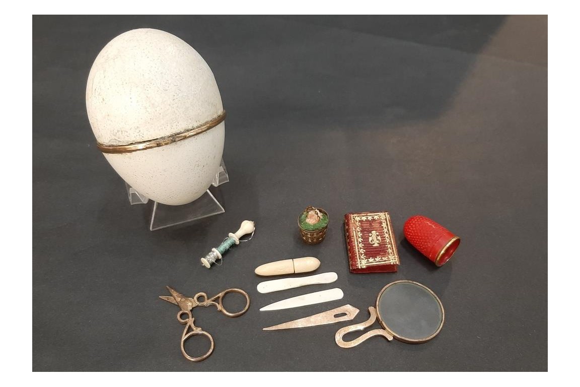 Egg, miniature kit, early 19th century