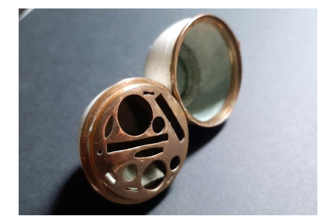 Oeuf, nécessaire miniature, début XIXème