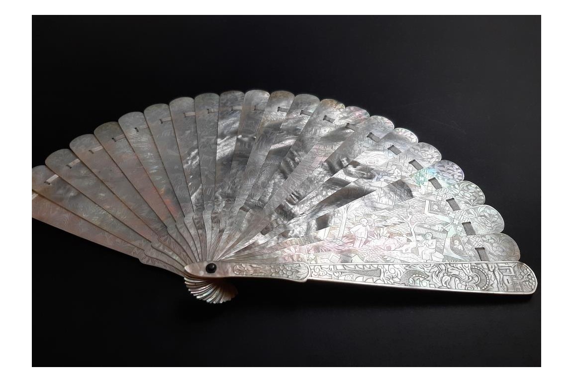 Chinese mother of pearl, 19th century fan