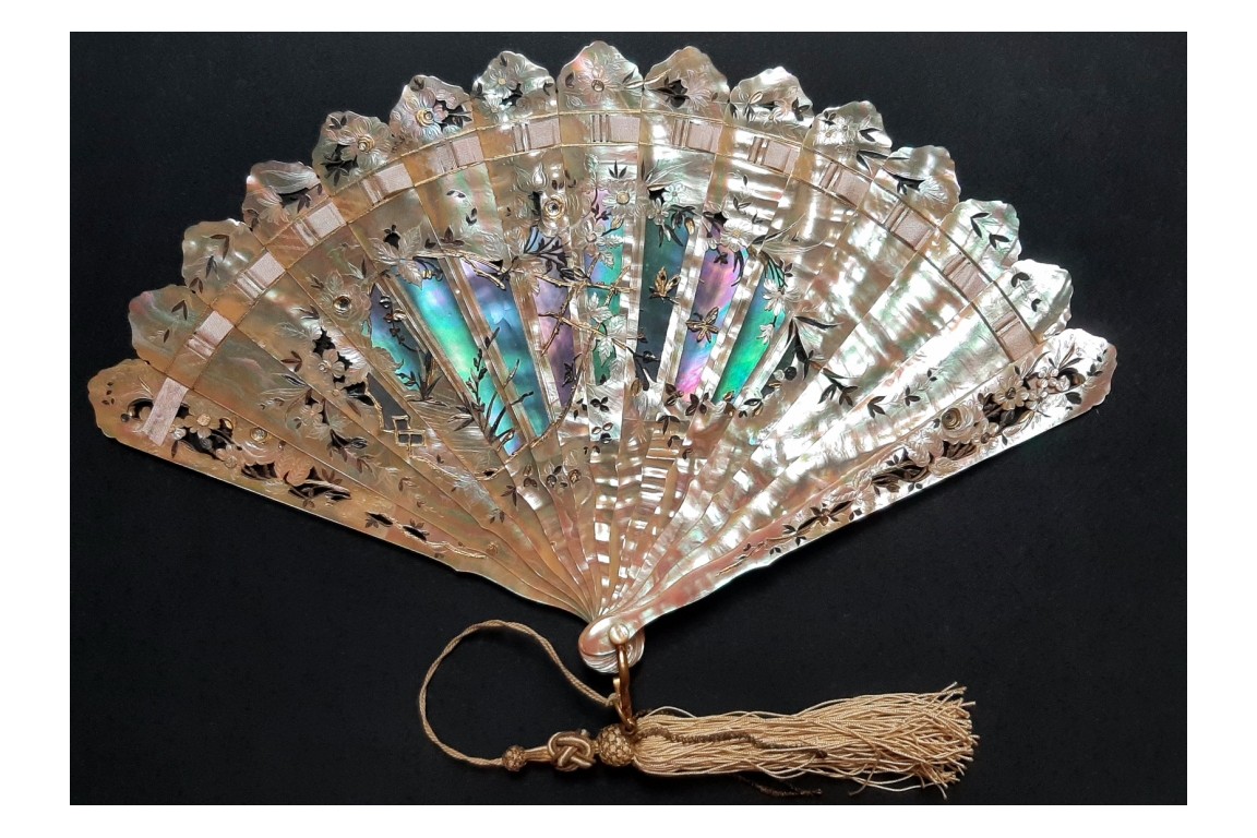 Pearly flowers, fan circa 1880-1900