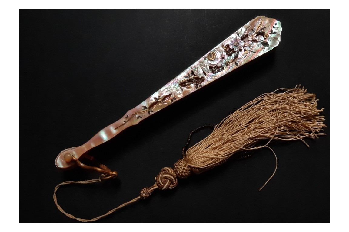 Pearly flowers, fan circa 1880-1900