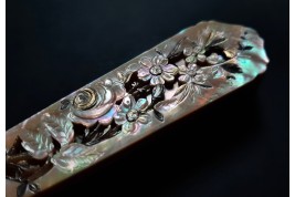 Fleurs nacrées, éventail vers 1880-1900