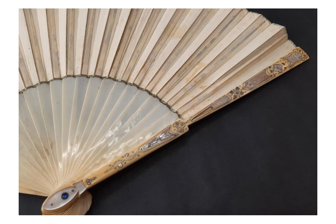 Charity, fan circa 1720