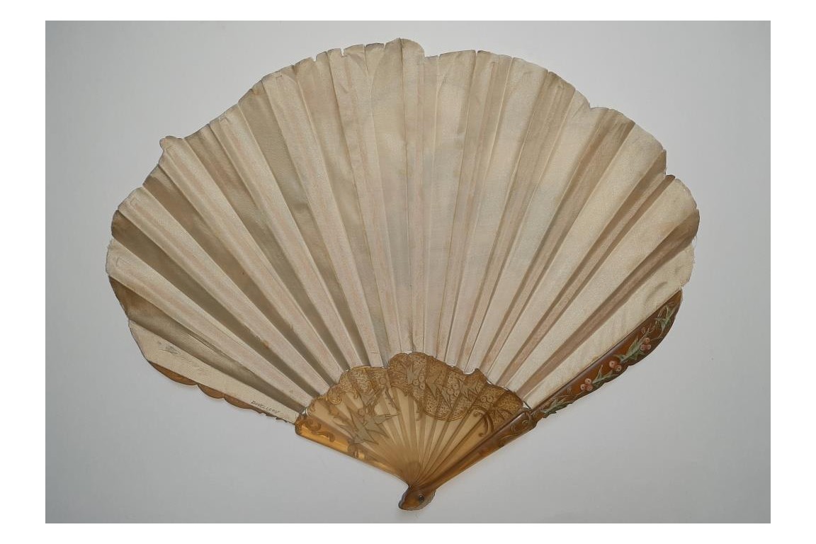 Holly, Christmas light. Fan by Daudet and Duvelleroy, circa 1900- 1910