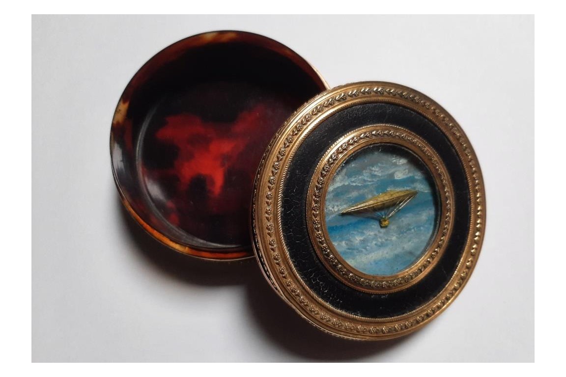 Meusnier's aerostat ? Snuffbox with hot-air balloon, late 18th century