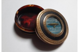 Meusnier's aerostat ? Snuffbox with hot-air balloon, late 18th century