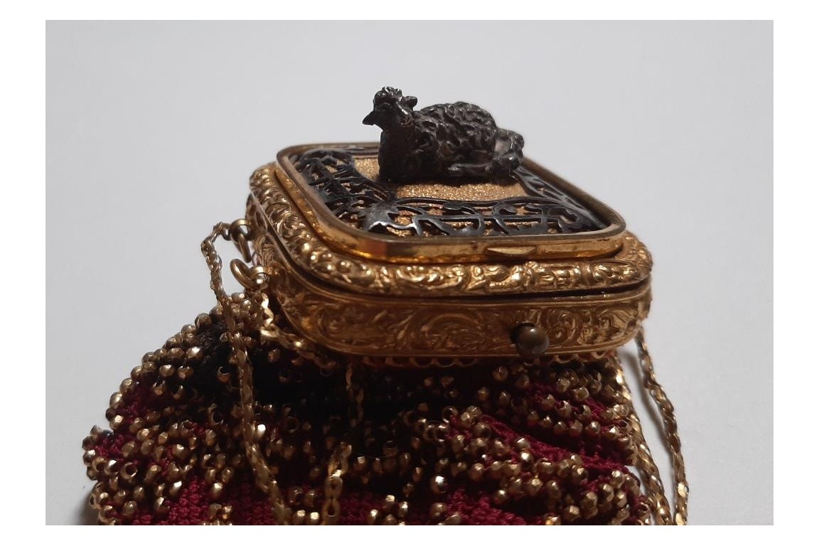 The sheep. Vinaigrette and calendar purse, period Louis Philippe