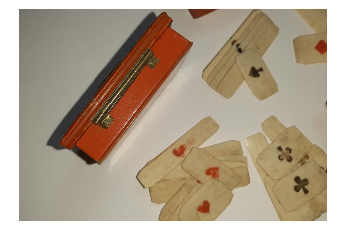 Boites à jetons pour jeu de quadrille, milieu XVIIIème siècle