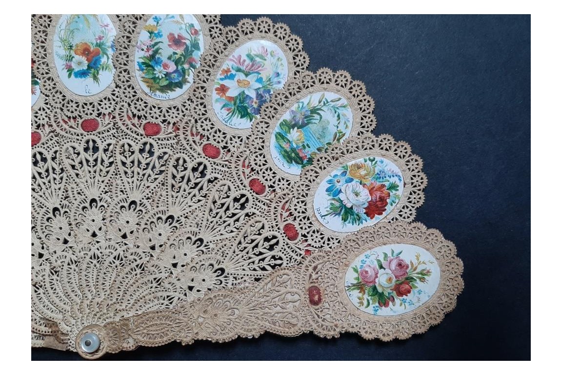 Prières fleuries, éventail en canivet vers 1900