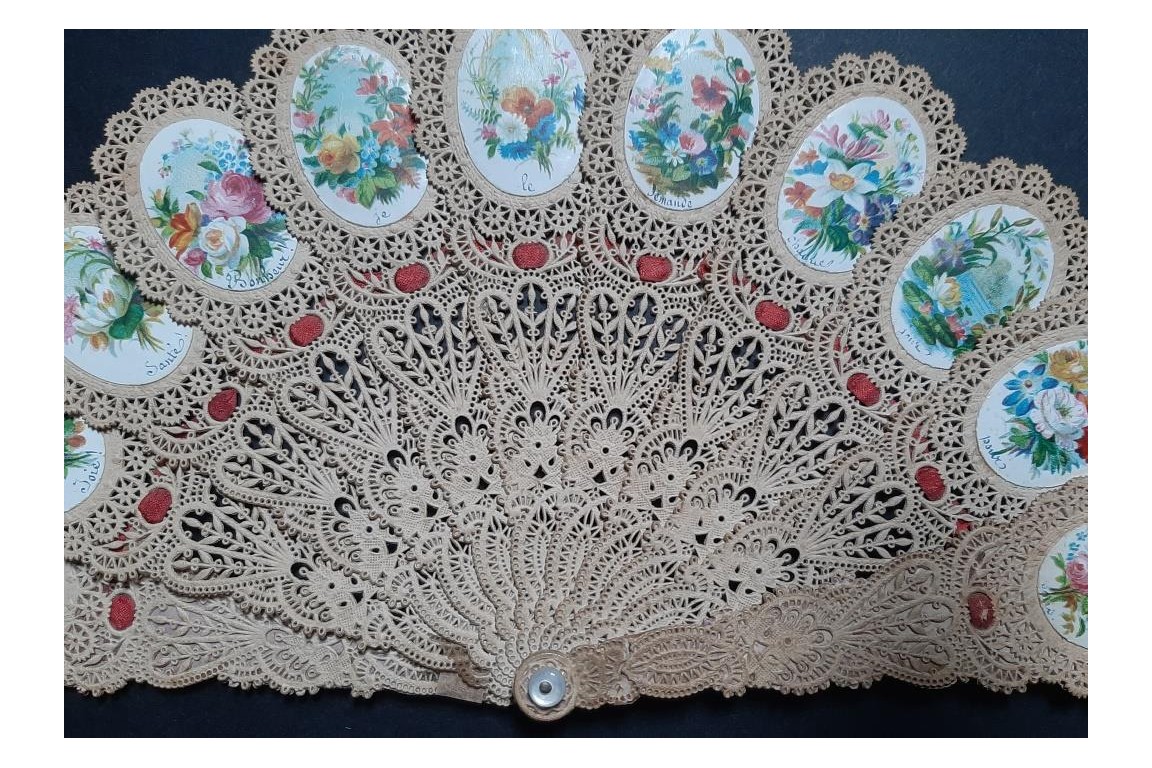 Prières fleuries, éventail en canivet vers 1900