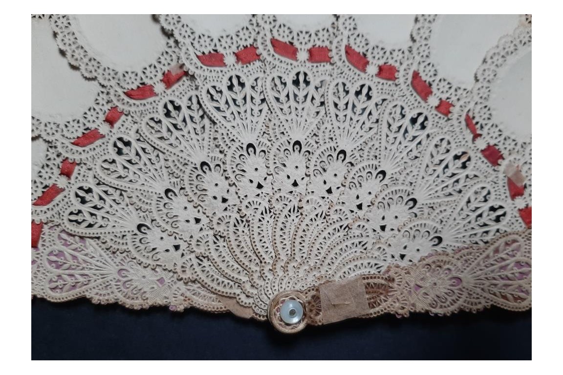 Prières fleuries, éventail en canivet vers 1900