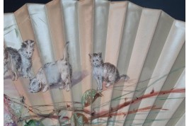 Les quatre chatons, éventail fin XIXème siècle