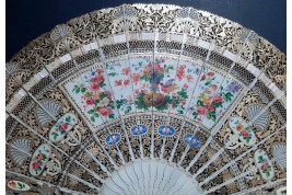 Le nid, éventail vers 1840