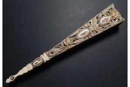 Le nid, éventail vers 1840