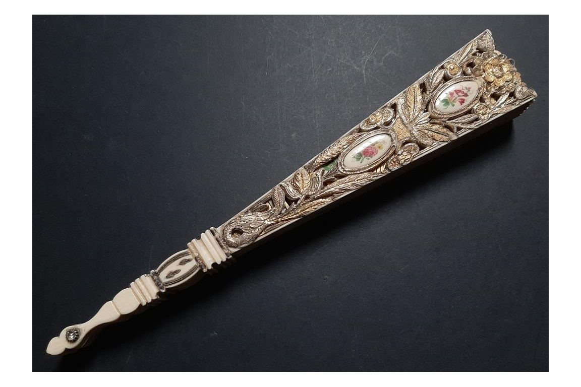 Le nid, éventail vers 1840