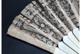 Paons et muguets, éventail fin XIXème siècle