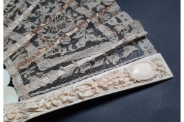 Paons et muguets, éventail fin XIXème siècle