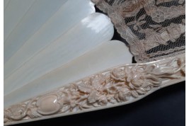 Paons et muguets, éventail fin XIXème siècle
