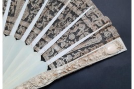 Paons et muguets, éventail fin XIXème siècle
