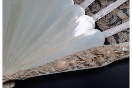 Paons et muguets, éventail fin XIXème siècle