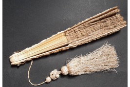 Paons et muguets, éventail fin XIXème siècle