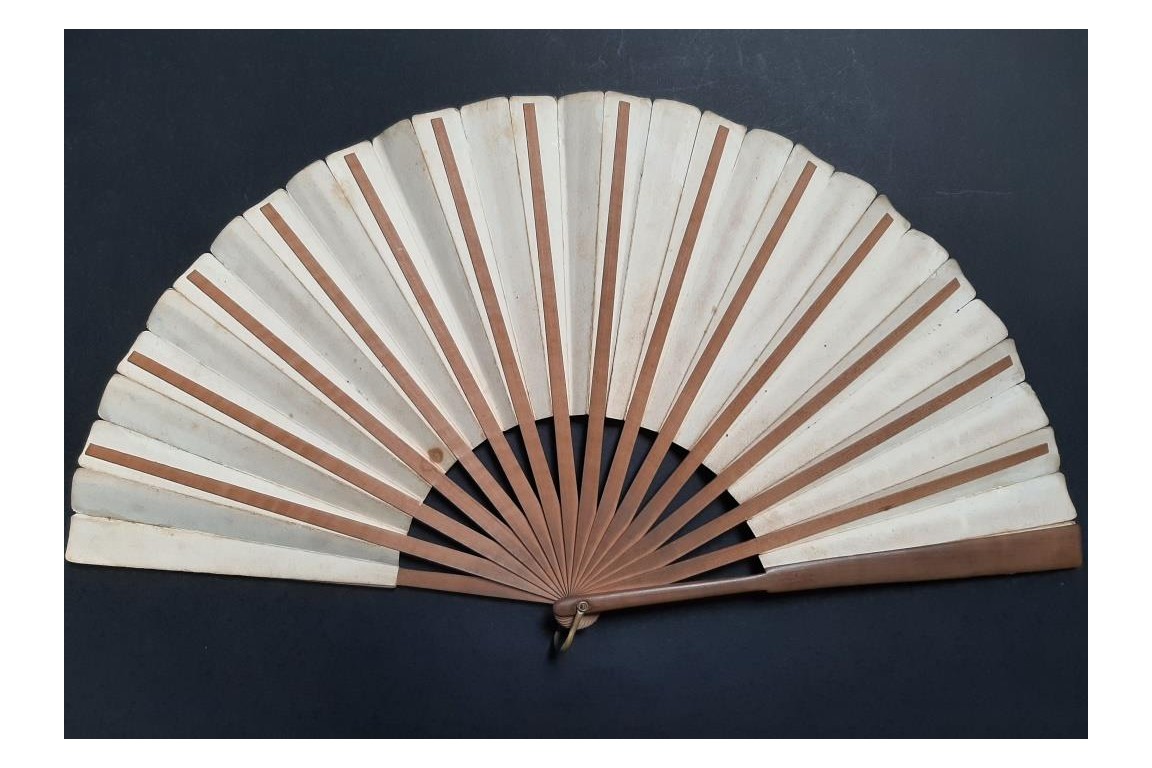 Le coq de Corsi, éventail début XXème siècle