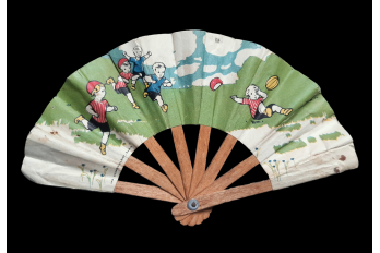 Les poussins au football, éventail d'enfant vers 1900-1930