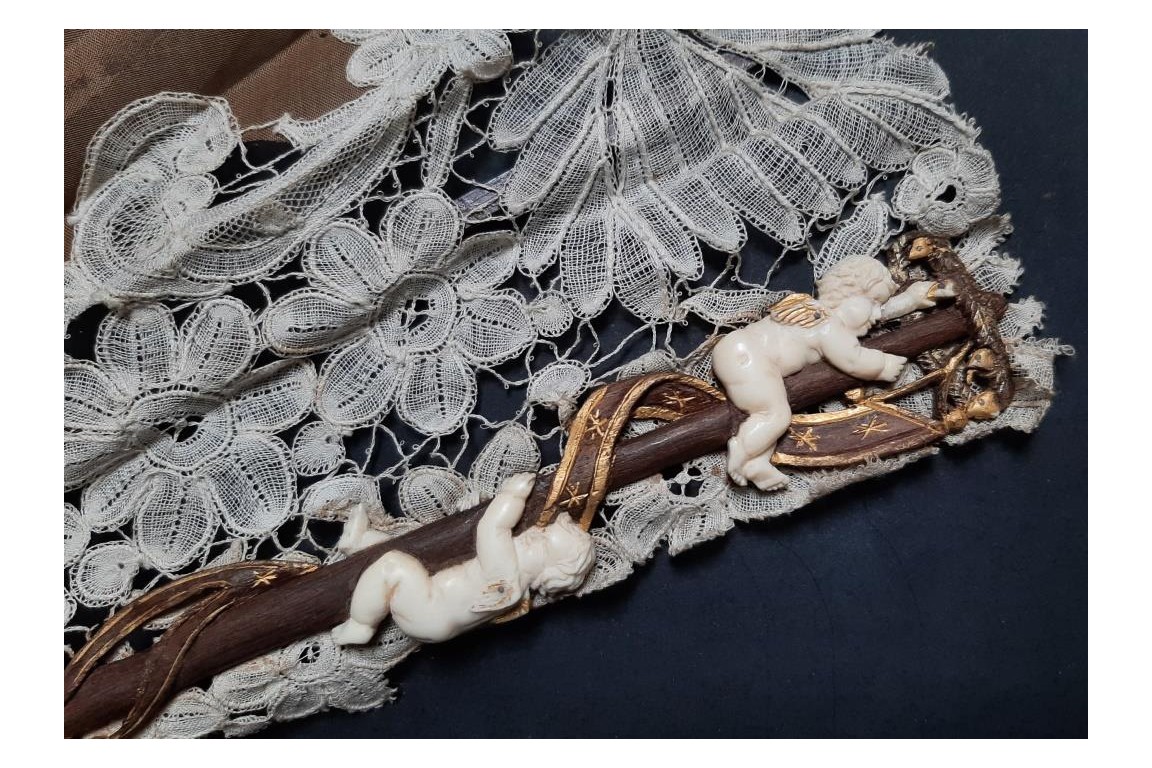 Le mât de cocagne de l’amour, éventail vers 1880-90
