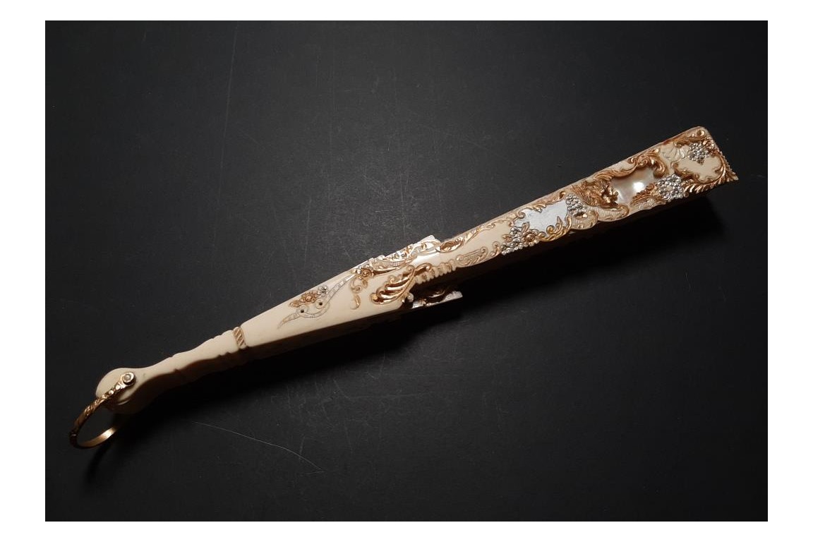Connivence sororal, fan circa 1900