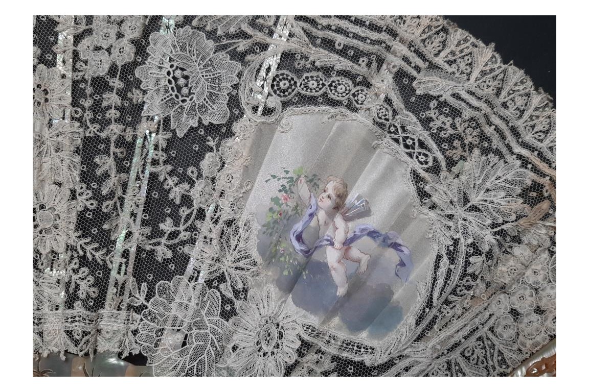 Cupidon amoureux, éventail fin XIXème siècle