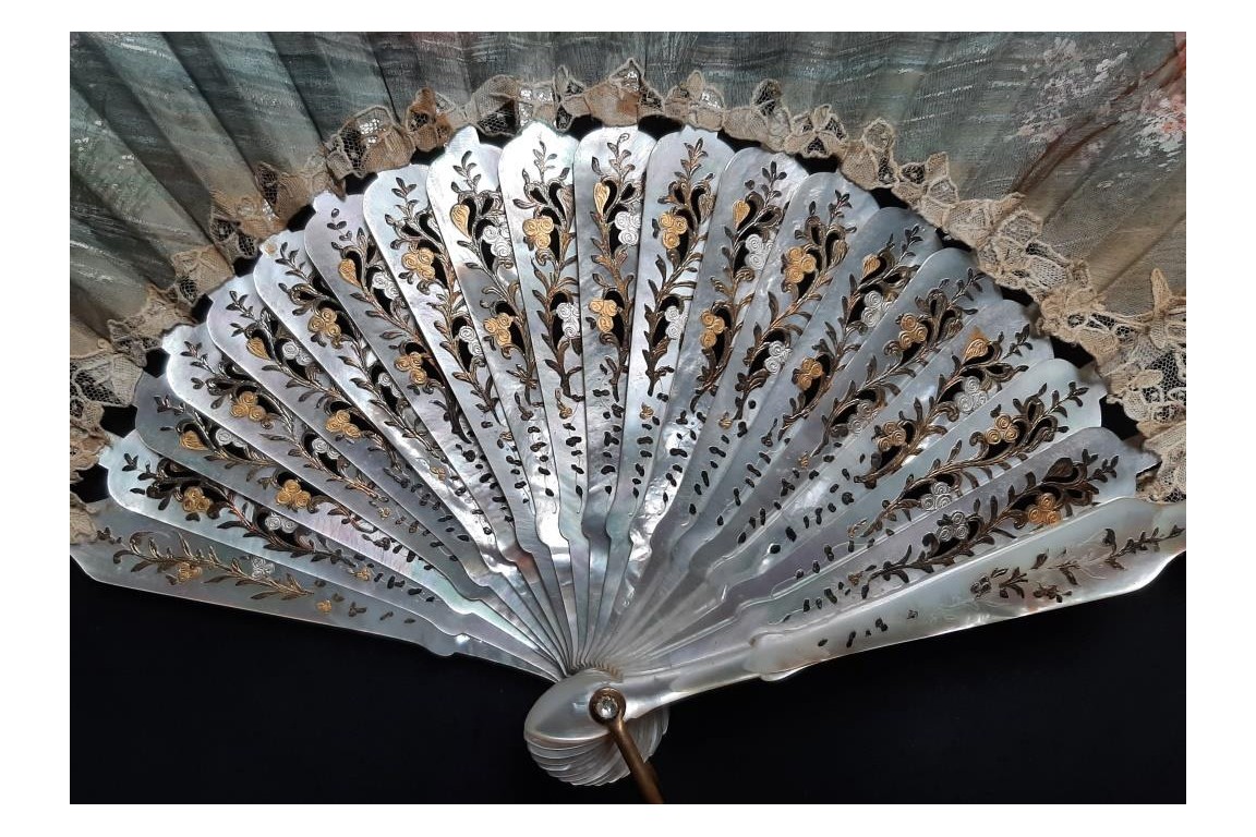 Cherubim contemplating Beauty, fan by Vanoni for Kees circa 1880-1900