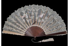 He loves me, he loves me not... Fan circa 1890