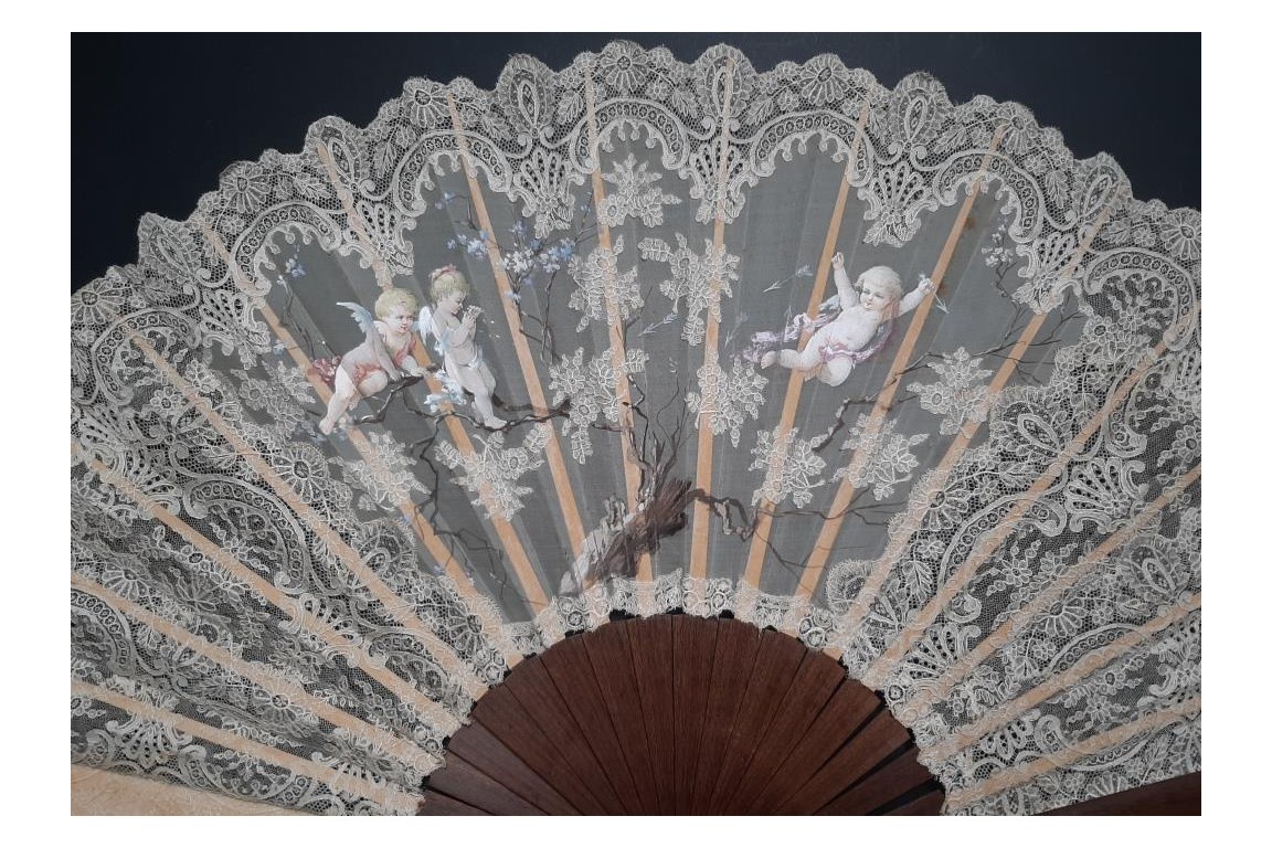 He loves me, he loves me not... Fan circa 1890