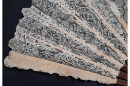He loves me, he loves me not... Fan circa 1890