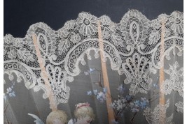He loves me, he loves me not... Fan circa 1890