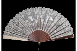He loves me, he loves me not... Fan circa 1890